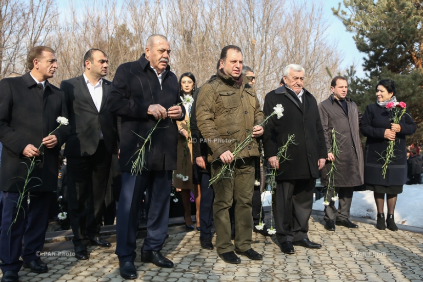 В военном пантеоне «Ераблур» официальные лица страны почтили память спарапета Вазгена Саркисяна
