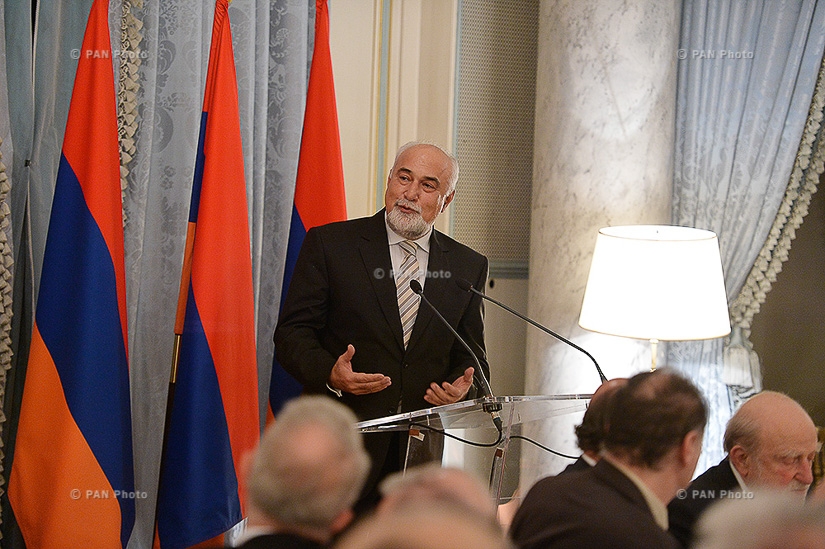 В Париже президент Армении Серж Саргсян провёл встречу с представителями армянских общин Европы