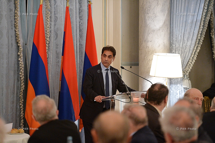 В Париже президент Армении Серж Саргсян провёл встречу с представителями армянских общин Европы