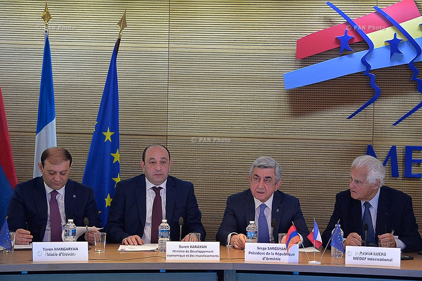 В Париже президент Армении Серж Саргсян встретился с членами организации 