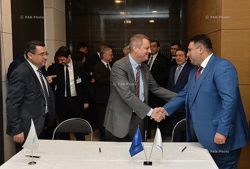 В Париже президент Армении Серж Саргсян встретился с членами организации Движение предприятий Франции
