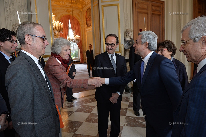 Փարիզում ՀՀ նախագահ Սերժ Սարգսյանը հանդիպել է Ֆրանսիայի Ազգային ժողովի նախագահ Կլոդ Բարտոլոնի հետ