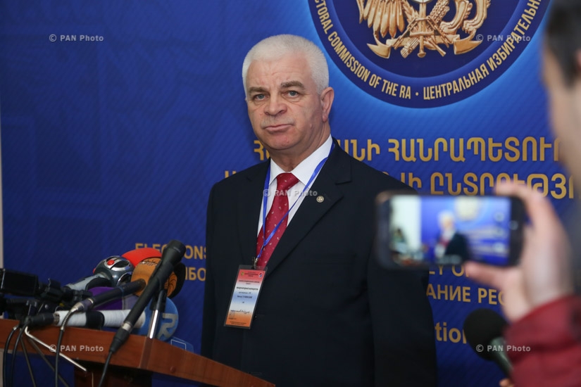 Встреча главы ЦИК Армении Тиграна Мукучяна с  представителями наблюдательской миссии СНГ перед парламентскими выборами в Армении