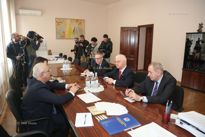 Armenia CEC chief Tigran Mukuchyan meets with CIS observers for parliamentary elections in Armenia 