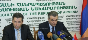 Пресс-конференция министра сельского хозяйства Армении Игнатия Аракеляна и представителя ФАО в Армении Раймунда Йеле 