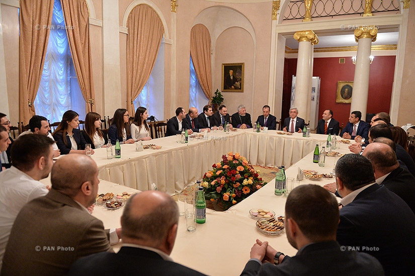 В Москве президент Армении Серж Саргсян встретился с проживающими в Москве армянскими врачами и студентами
