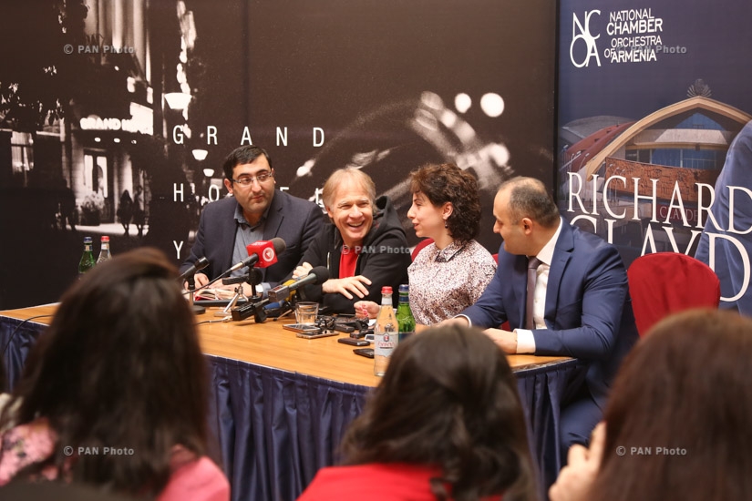 Пресс-конференция известного французского пианиста Ричарда Клайдермана в Ереване 