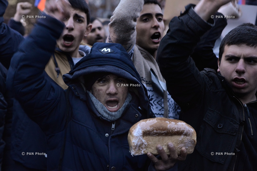 Protest in memory of Artur Sargsyan who supplied food to the members of 'Sasna Tsrer' group. Day 2