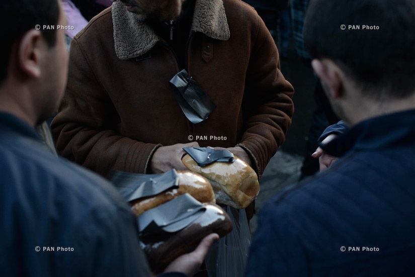Акция протеста в память об Артуре Саркисяне, «доставщике еды» группе «Сасна црер» во время захвата здания ППС полиции. День 2