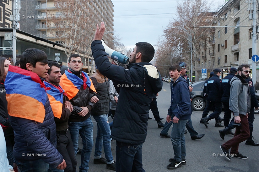 Protest in memory of Artur Sargsyan who supplied food to the members of 'Sasna Tsrer' group. Day 5