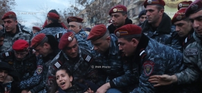 Акция протеста в память об Артуре Саркисяне, «доставщике еды» группе «Сасна црер» во время захвата здания ППС полиции. День 5