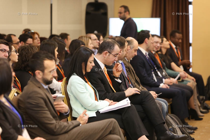 Стартовал двухдневный форум WCFDavos/Yerevan по теме From Crisis to Development - Powered by Communication («От кризиса к развитию–силой коммуникации»)