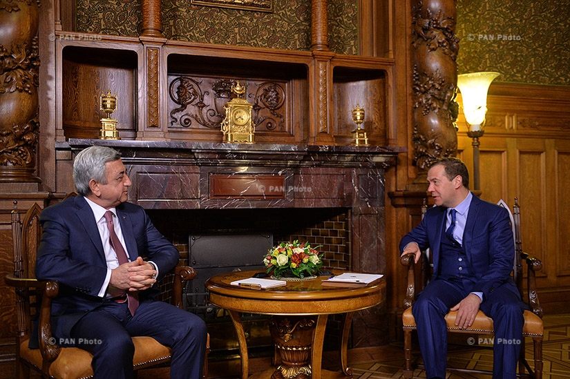 Ռուսաստան պաշտոնական այցի շրջանակում նախագահ Սերժ Սարգսյանը հանդիպել է Ռուսաստանի կառավարության նախագահ Դմիտրի Մեդվեդևի հետ