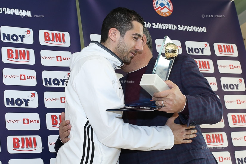 Церемония награждения победителей в номинациях «Лучший футболист» и «Лучший тренер»