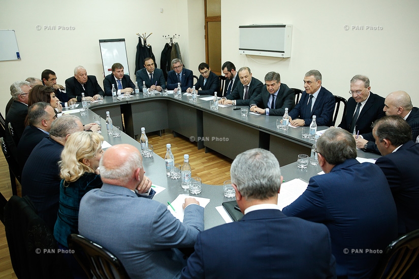 Премьер-министр Карен Карапетян посетил компанию «Фарматек»
