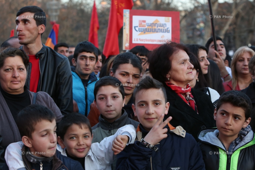 Митинг Армянской револяционной апртии Дашнакцутюн на площади Свободы в Ереване