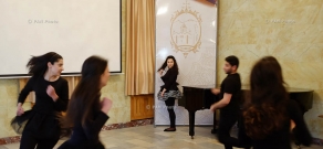 Presentation of Bible DVDs filmed for the deaf with their participation