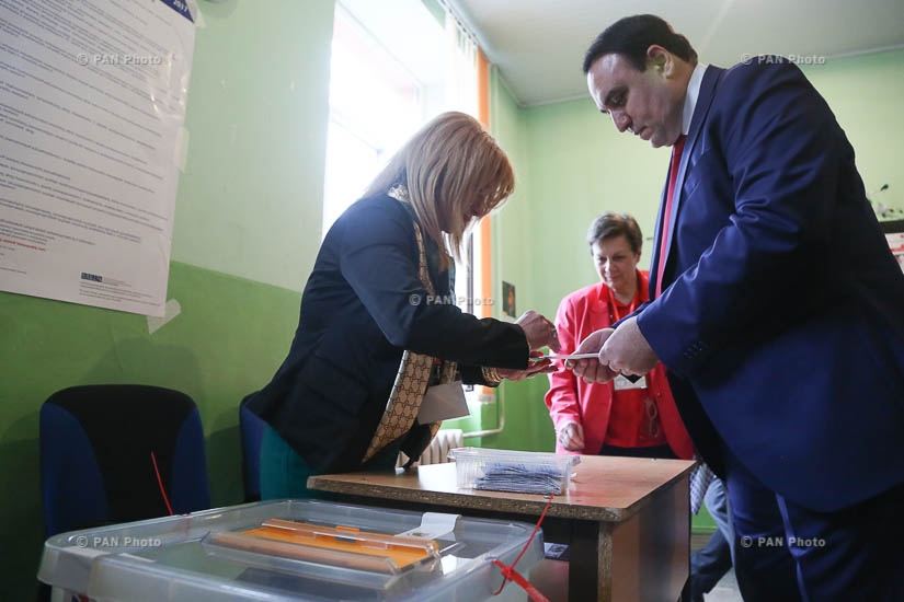 Armenia parliamentary elections: Head of Armenian Renaissance party's list Arthur Baghdasaryan cast a ballot