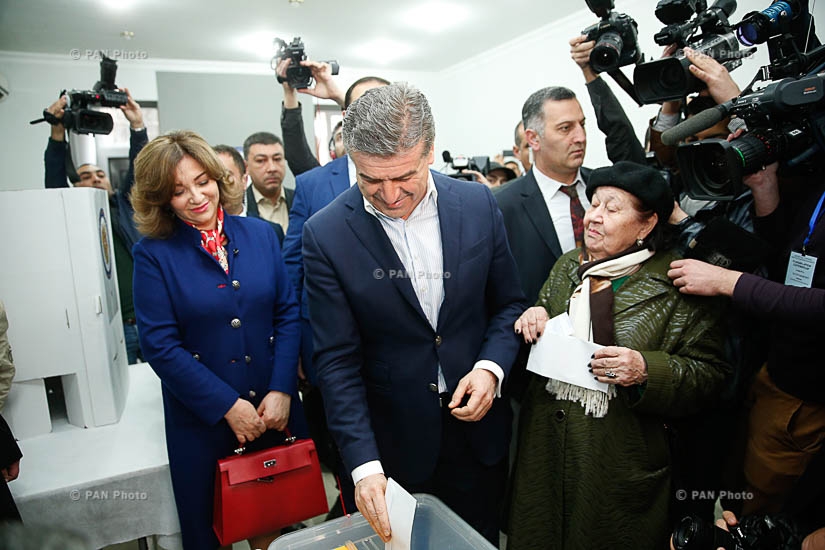 Парламентские выборы в Армении: Премьер-министр Армении Карен Карапетян проголосовал