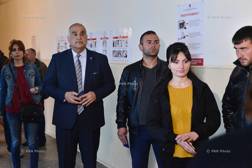 Armenia parliamentary elections: MP candidate from ORO alliance Raffi Hovannisian cast a ballot