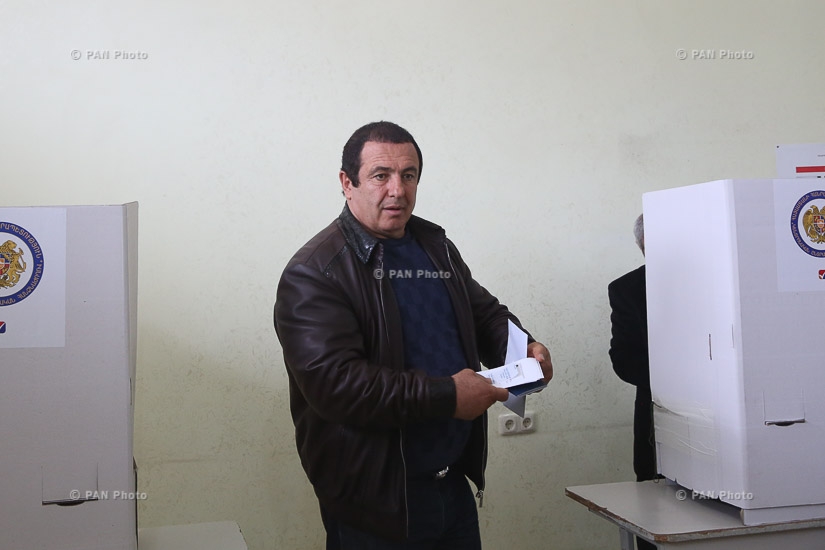 Парламентские выборы в Армении: Возглавляющий список блока «Царукян» Гагик Царукян 