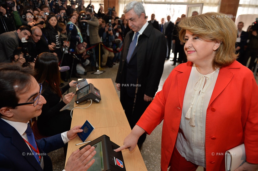 Парламентские выборы в Армении: Президент Армении Серж Саргсян проголосовал 