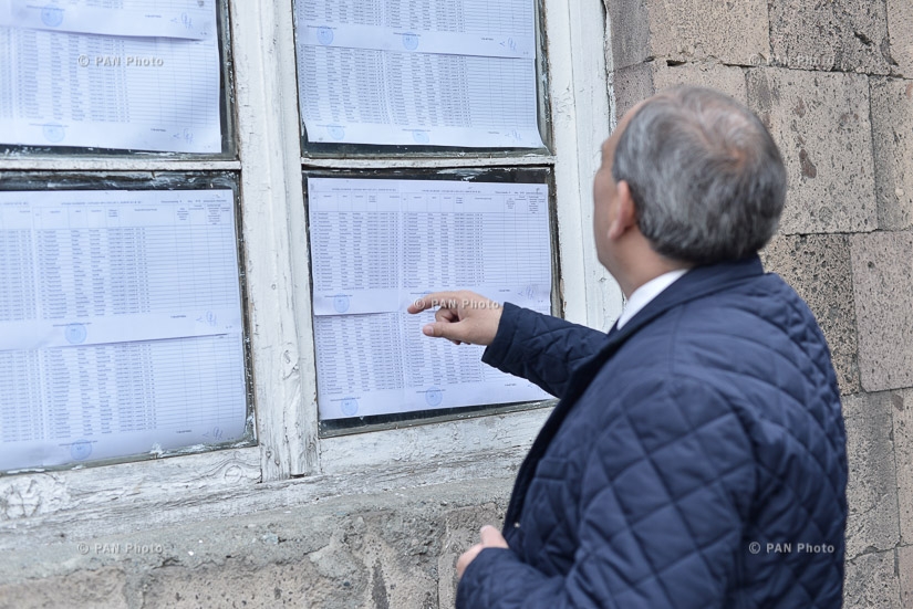 Парламентские выборы в Армении: Кандидат в депутаты от блока «ЕЛК» («Выход») Никол Пашинян проголосовал
