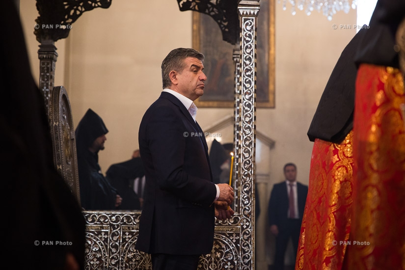 Премьер Армении Карен Карапетян присутствовал на заупокойной службе в память погибших в Апрельской войне 2016г.