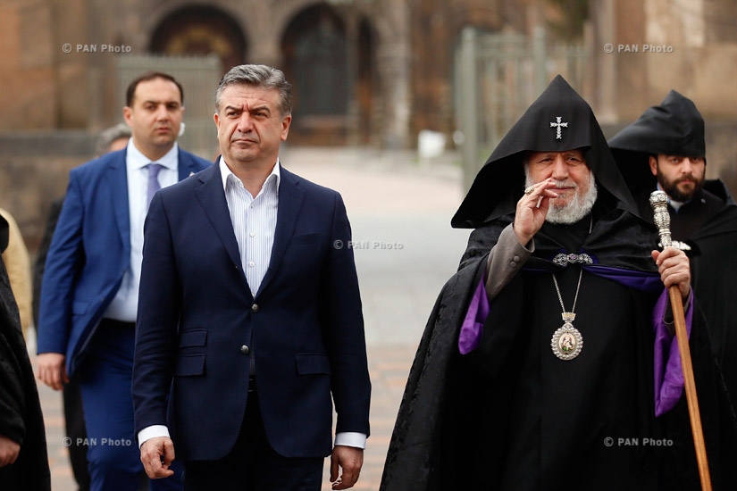 Премьер Армении Карен Карапетян присутствовал на заупокойной службе в память погибших в Апрельской войне 2016г.
