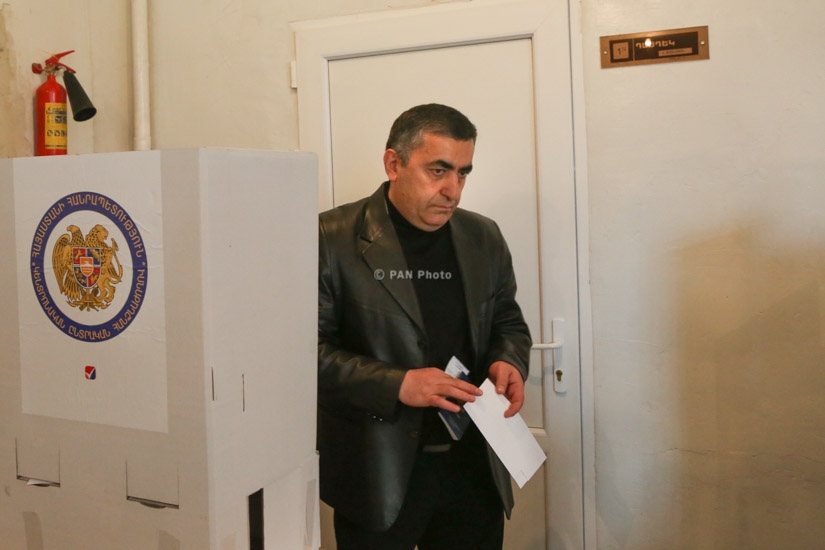 Armenia parliamentary elections: ARF Dashnaktsutyun's proportional list head Armen Rustamyan cast a ballot