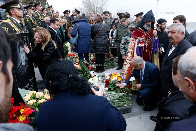 В пантеоне «Ераблур» в Ереване отслужена литургия в память о погибших во время четырехдневной войны Карабаха с Азербайджаном