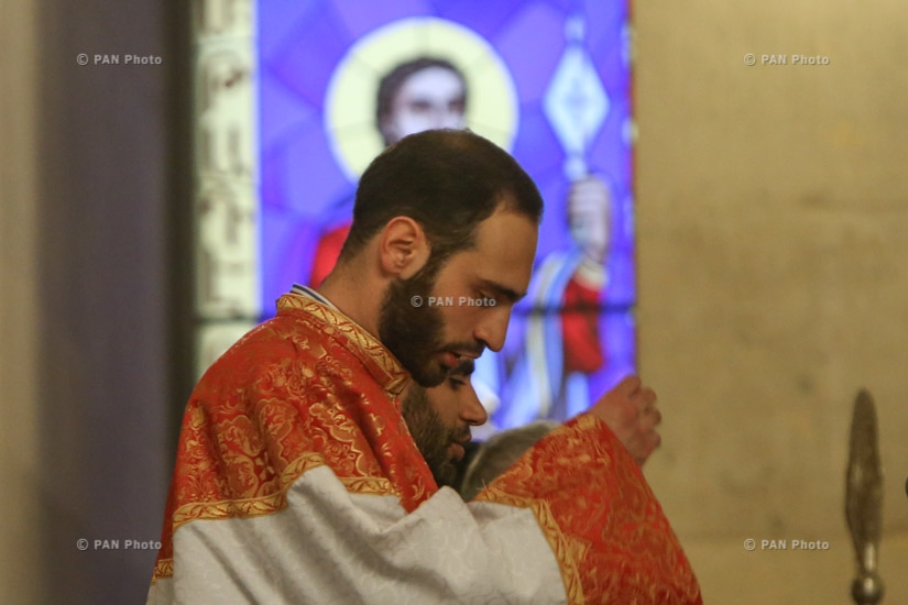 Армянская апостольская церковь отмечает Пасхальный Сочельник