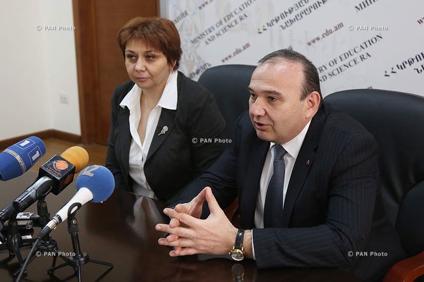RA Minister of Education and Science Levon Mkrtchyan and Executive Director of Media Initiatives Center Nune Sargsyan sign a memorandum of understanding