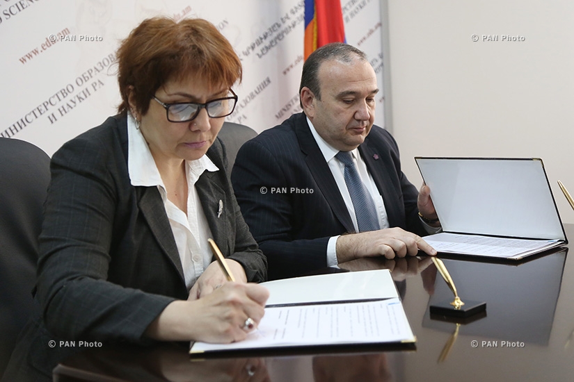 RA Minister of Education and Science Levon Mkrtchyan and Executive Director of Media Initiatives Center Nune Sargsyan sign a memorandum of understanding