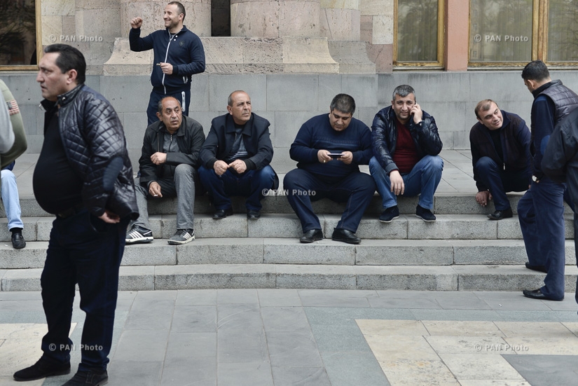 Акция протеста работников ереванских ярмарок у здания правительства Армении
