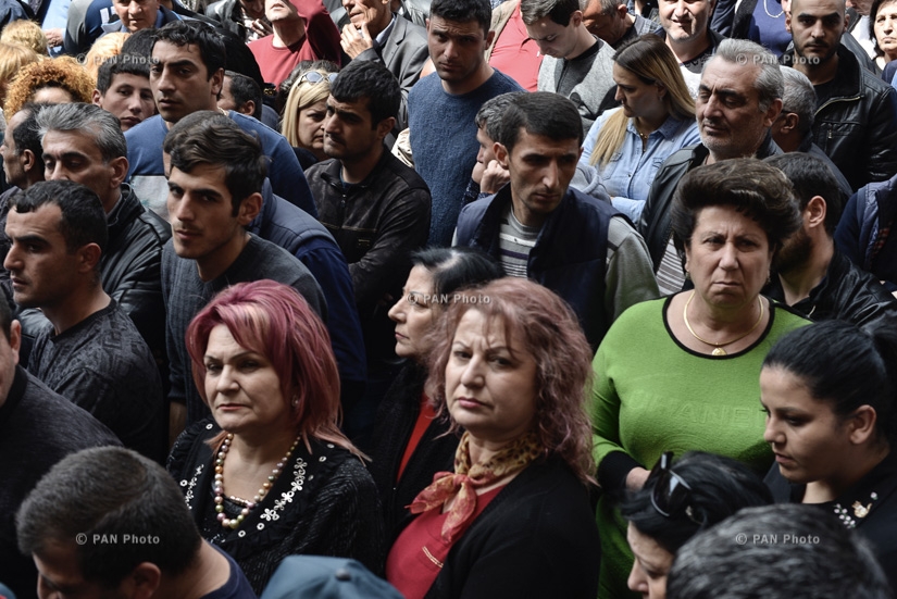 Акция протеста работников ереванских ярмарок у здания правительства Армении