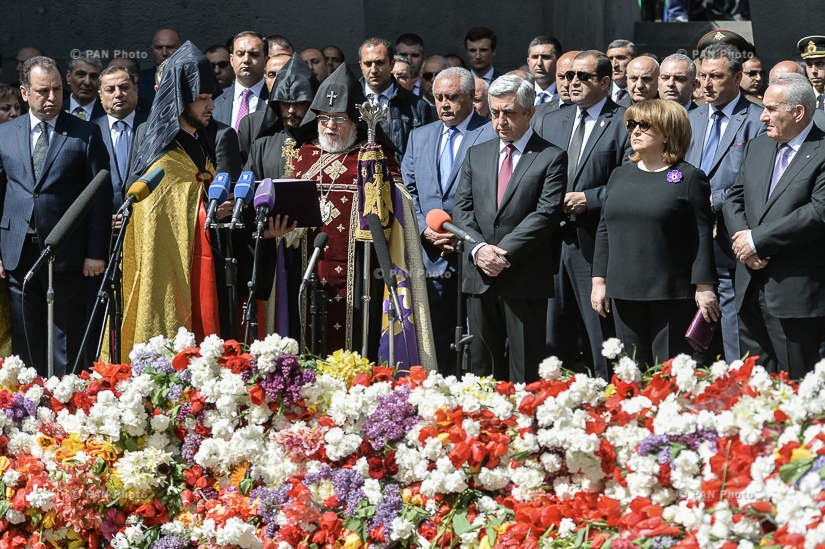 102-я годовщина Геноцида армян: Высокопоставленные должностные лица Армении посетили мемориальный комплекс Цицернакаберд 