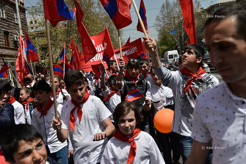 Կոմունիստական կուսակցության քայլերթը Երևանում՝ նվիրված Մայիսի 1-ին՝ Աշխատավորների օրվան