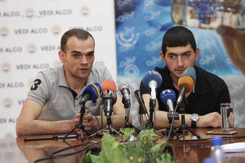 Քառօրյա պատերազմում հրազենային վնասվածք ստացած զինվորականներ Դանիել Դավթյանի և Հայկ Սեխլիյանի մամուլի ասուլիսը