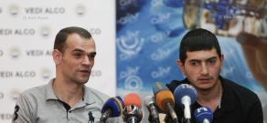 Քառօրյա պատերազմում հրազենային վնասվածք ստացած զինվորականներ Դանիել Դավթյանի և Հայկ Սեխլիյանի մամուլի ասուլիսը