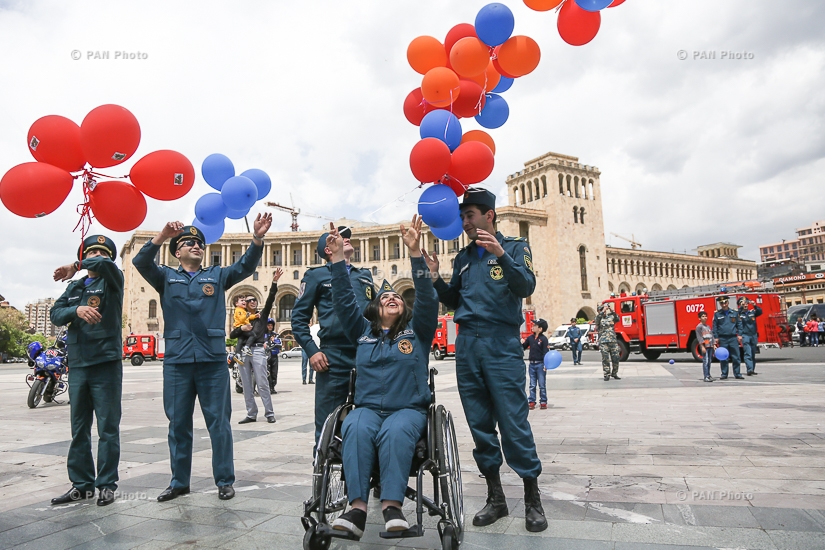 На площади Республики в Ереване состоялся праздничный парад пожарных-спасателей под названием ««Май 911»