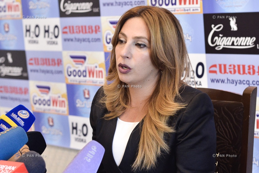 Ппресс-конференция председателя партии «Страна Абрикосов» Заруи Постанджян
