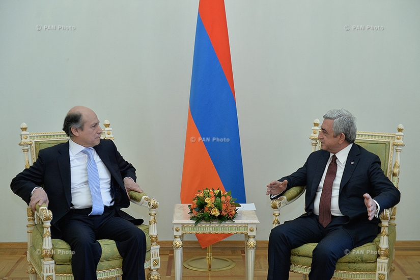 Президент Армении Серж Саргсян принял верительные грамоты новоназначенного посла Перу в Армении  Луиса Бенхамина Чимой Артеги 