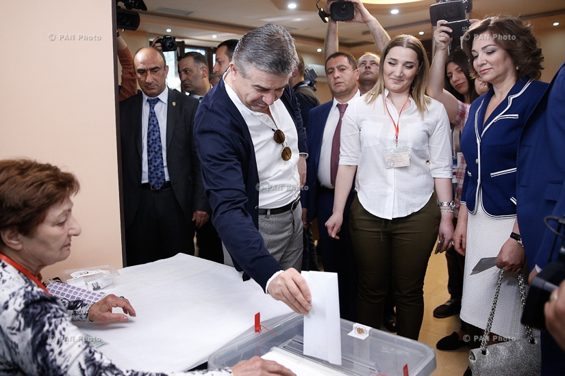 Elections to the Yerevan City Council: PM Karen Karapetyan votes