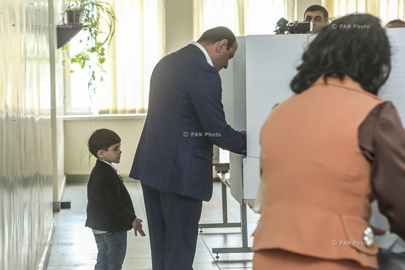 Elections to the Yerevan City Council: Candidate for the mayor of Yerevan, acting mayor Taron Margaryan votes