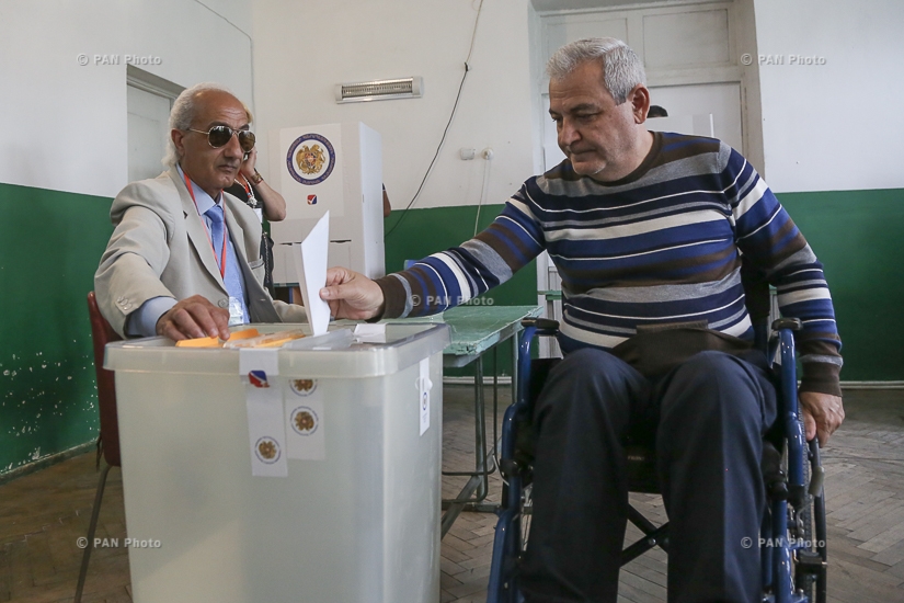 Выборы в Совет старейшин Еревана: Голосование на избирательных участках