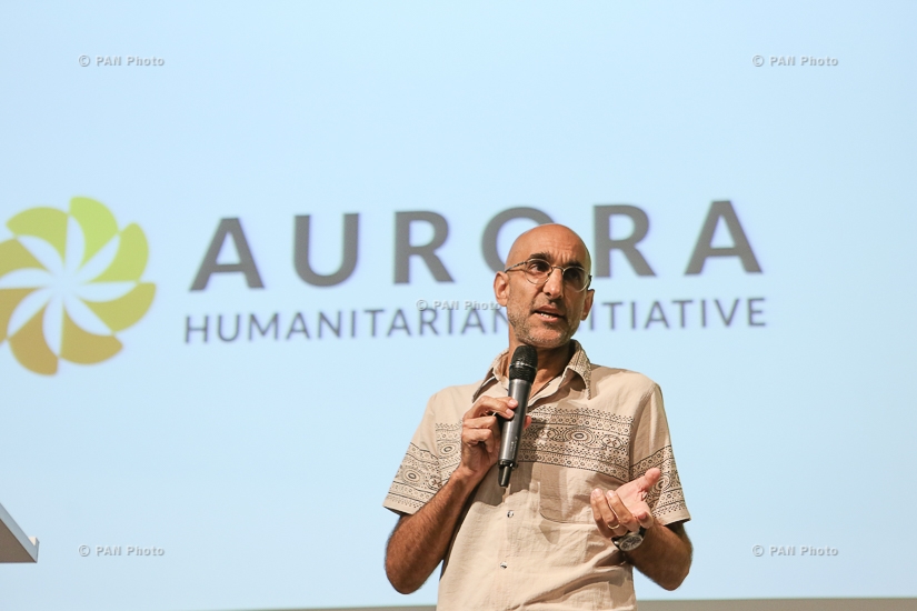 Финалист премии «Аврора» доктор Том Катена посетил Ереванский государственный медицинский университет