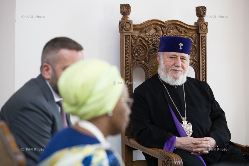 Catholicos of All Armenians Karekin II receives Avrora Prize for Awakening Humanity Award Members in Etchmiadzin