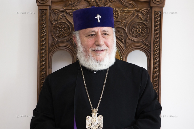Catholicos of All Armenians Karekin II receives Avrora Prize for Awakening Humanity Award Members in Etchmiadzin