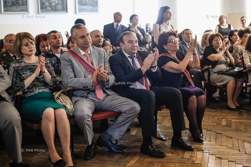 Министр образования и науки Левон Мкртчян принял участие в праздниках «Последний звонок»